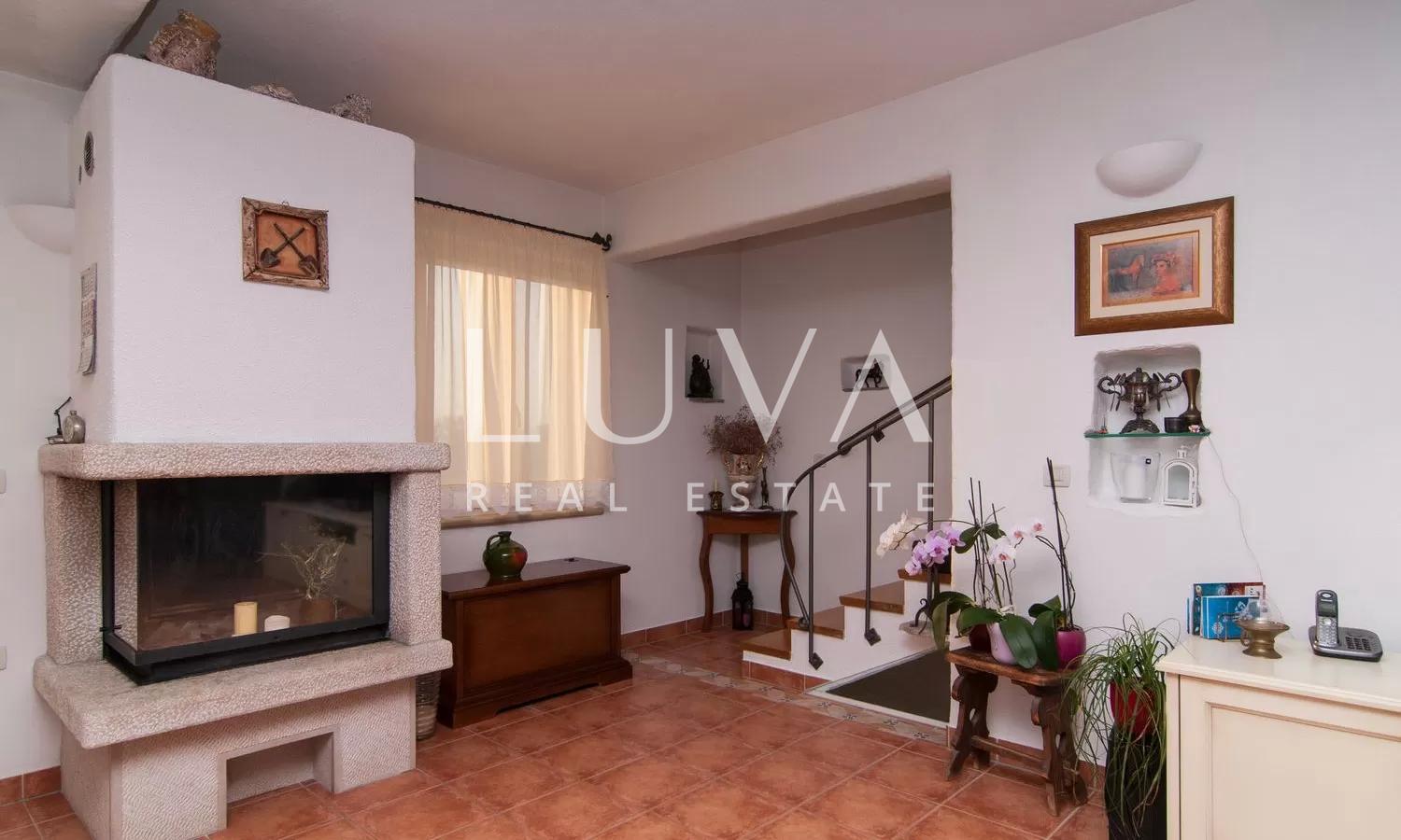 Mirca, Brač, luksuzna kamena kuća s bazenom na prodaju