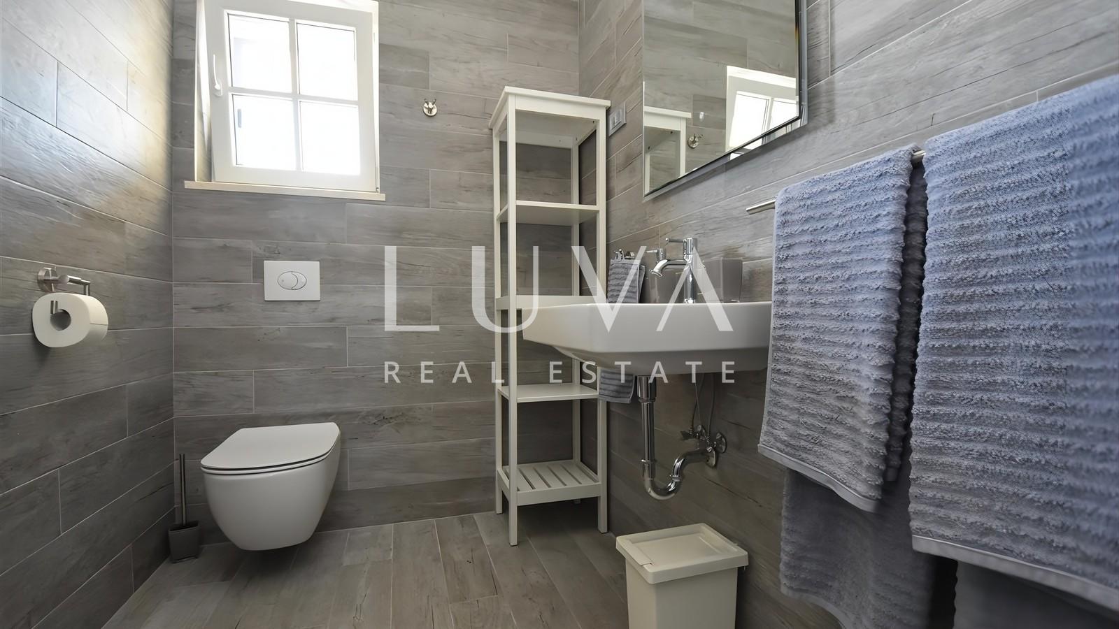 Murter, Betina, luksuzna kuća 148m2 s bazenom na prodaju