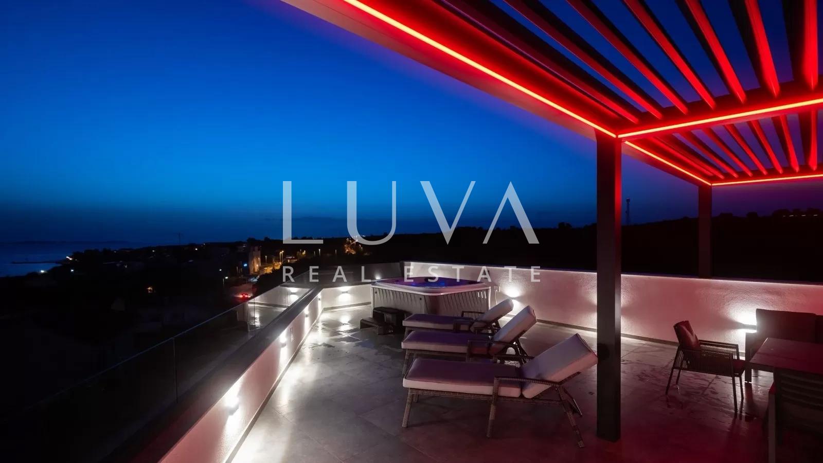 Zadar, Petrčane, luxury penthouse with roof terrace, 161.6 m²