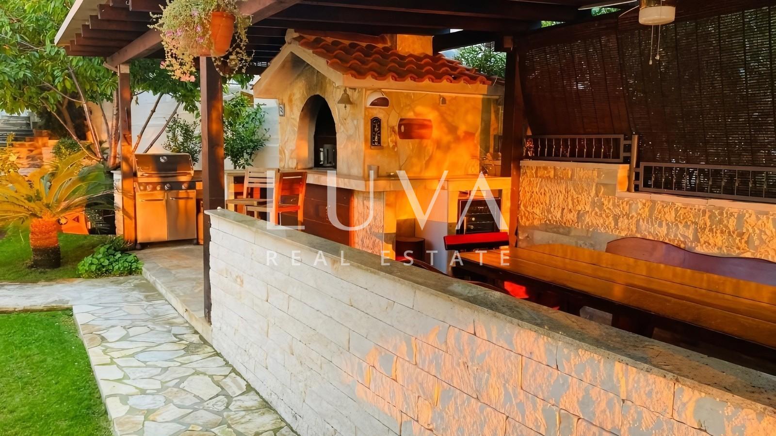 Haus am Meer in Žaborić, 430 m2, zu verkaufen