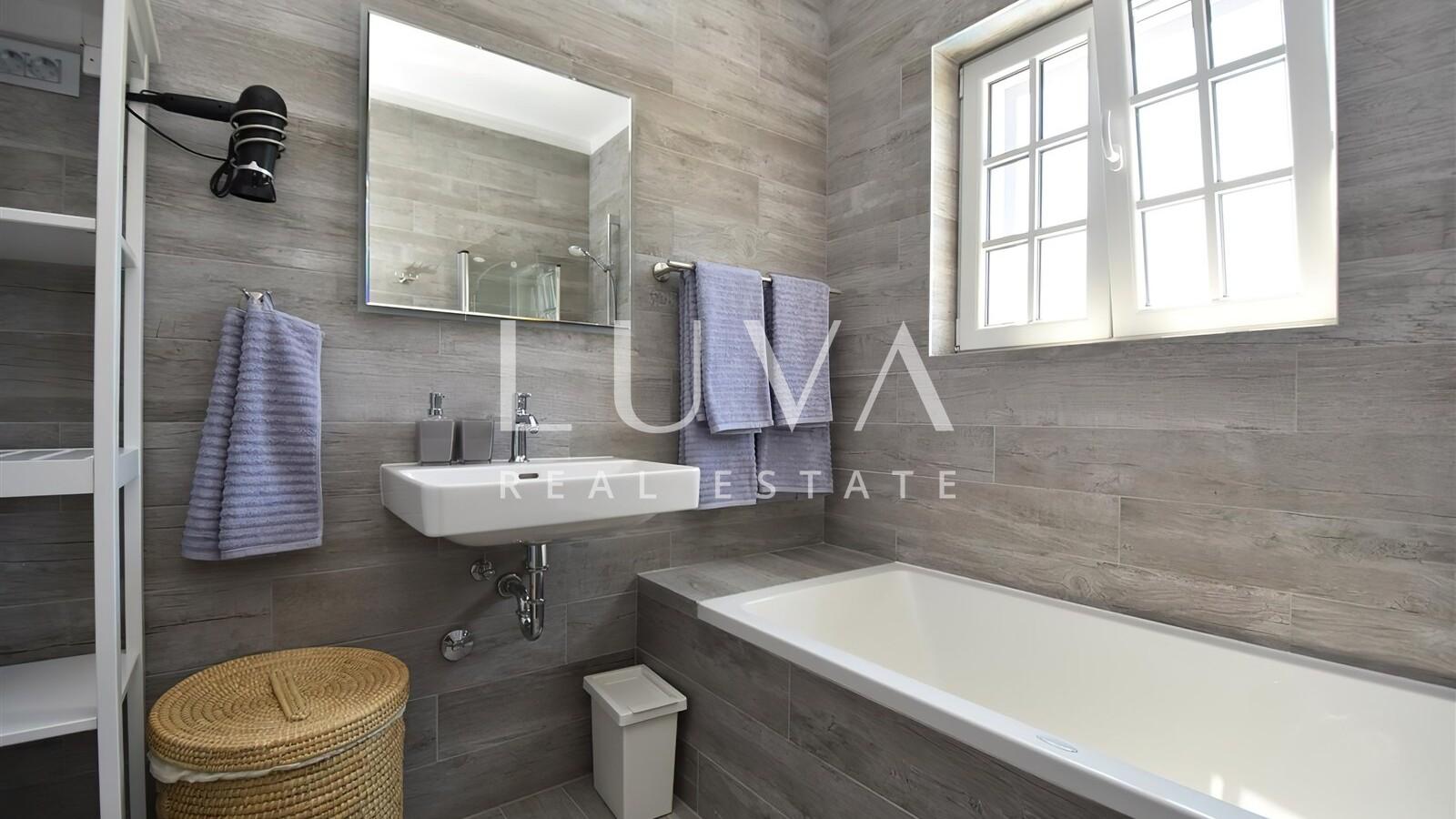 Murter, Betina, luksuzna kuća 148m2 s bazenom na prodaju