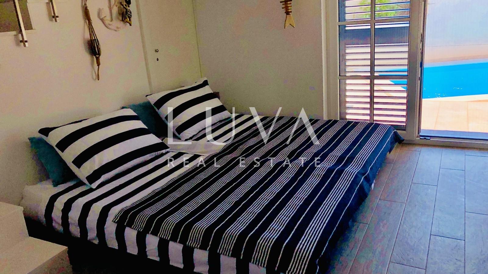 Murter, Betina, luksuzna kuća 148m2 s bazenom na prodaju