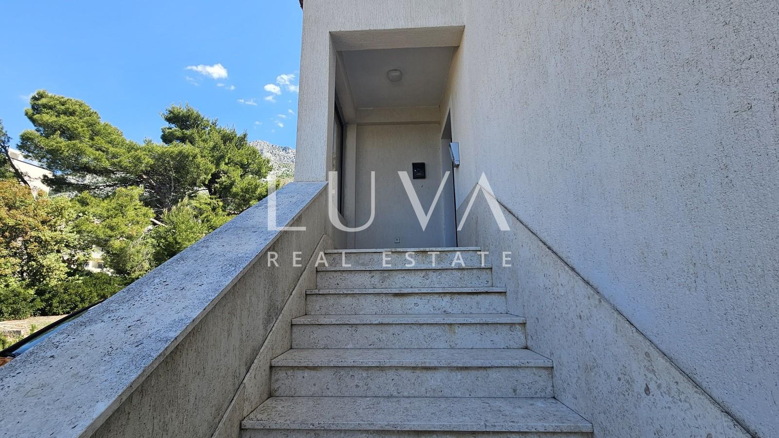 Omiš, Nemira, 3 seaside apartments + parking for sale