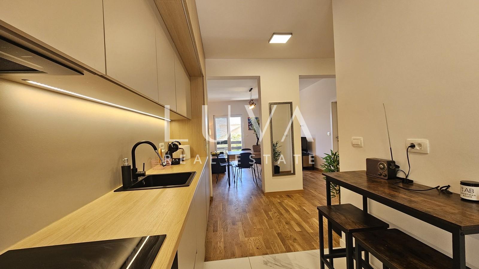 Omiš, Nemira, 3 seaside apartments + parking for sale
