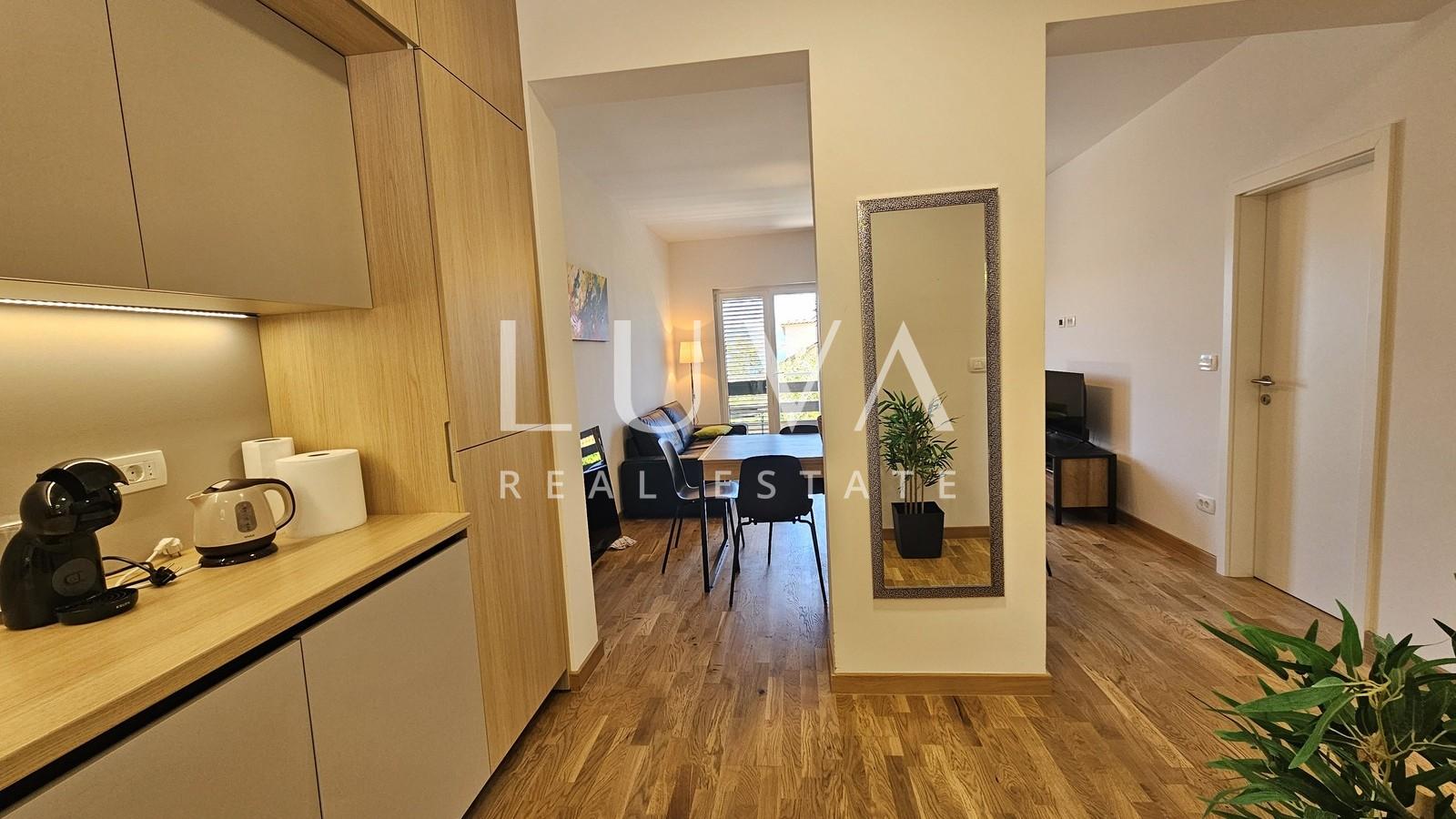 Omiš, Nemira, 3 seaside apartments + parking for sale
