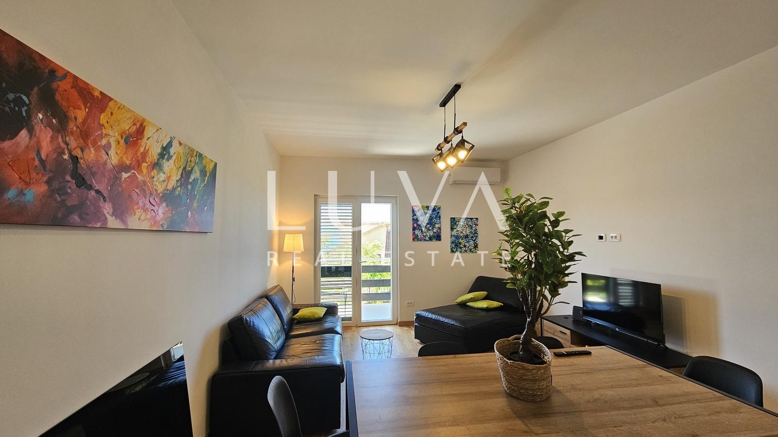 Omiš, Nemira, 3 seaside apartments + parking for sale