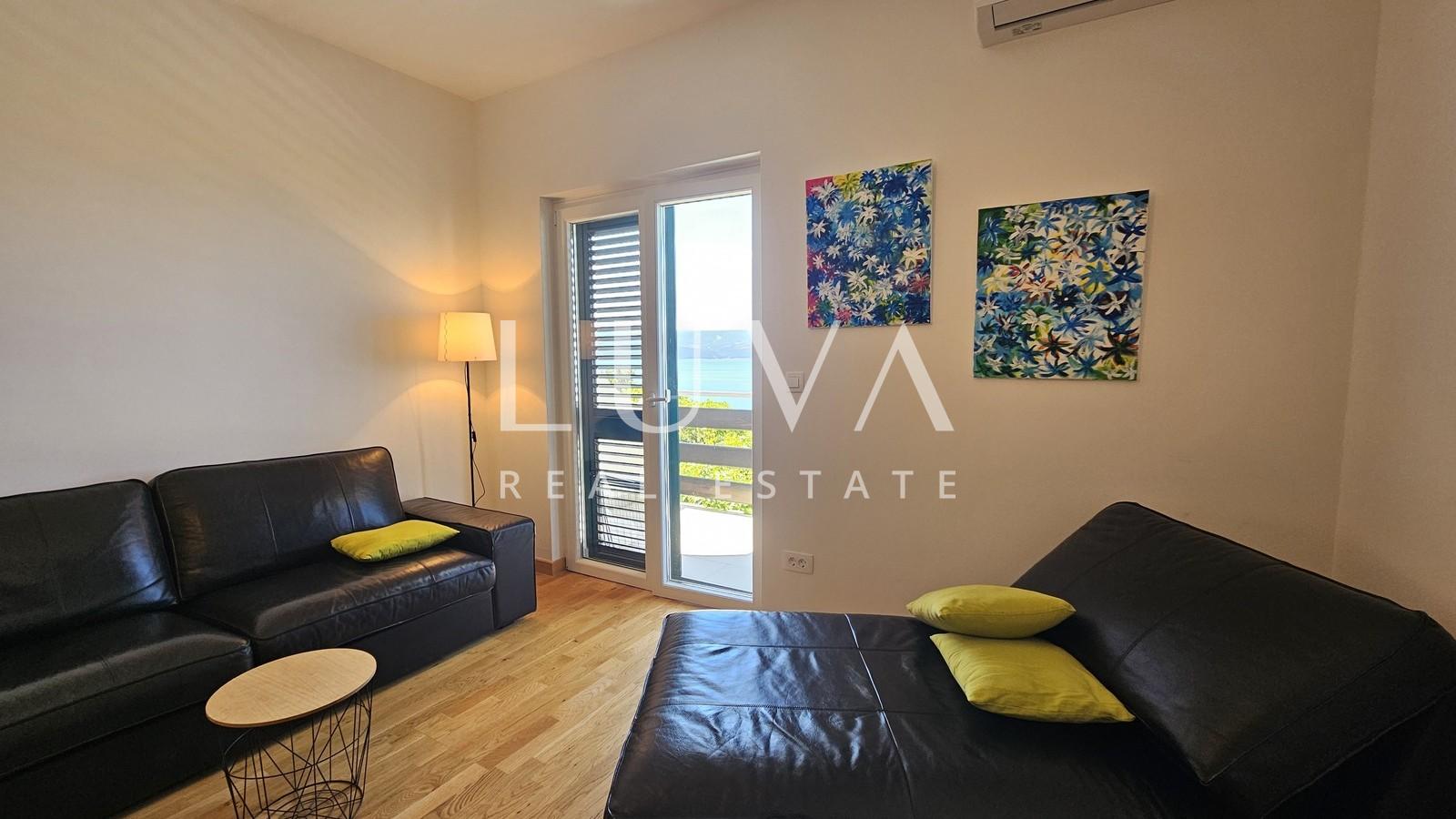 Omiš, Nemira, 3 seaside apartments + parking for sale
