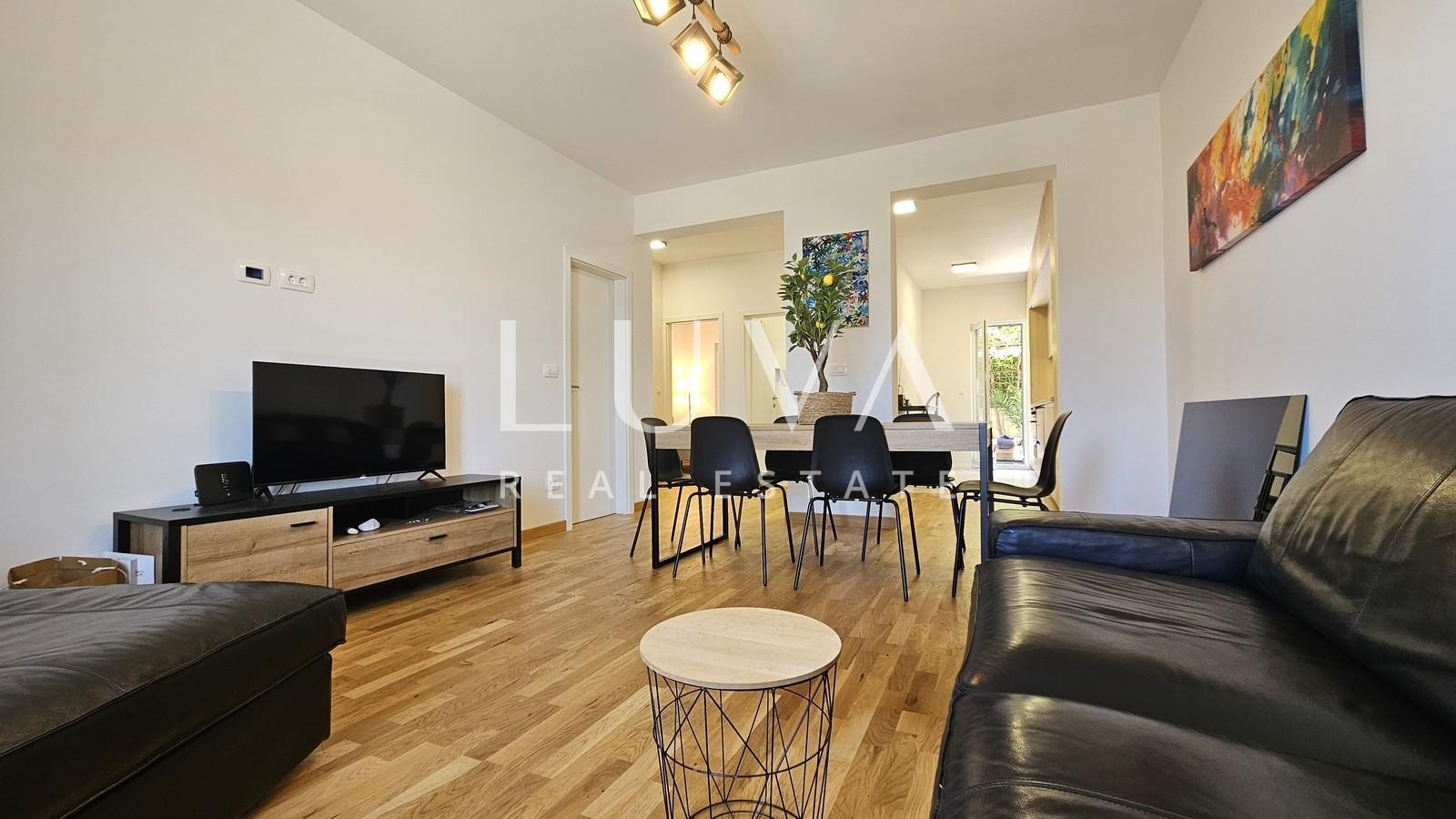 Omiš, Nemira, 3 seaside apartments + parking for sale