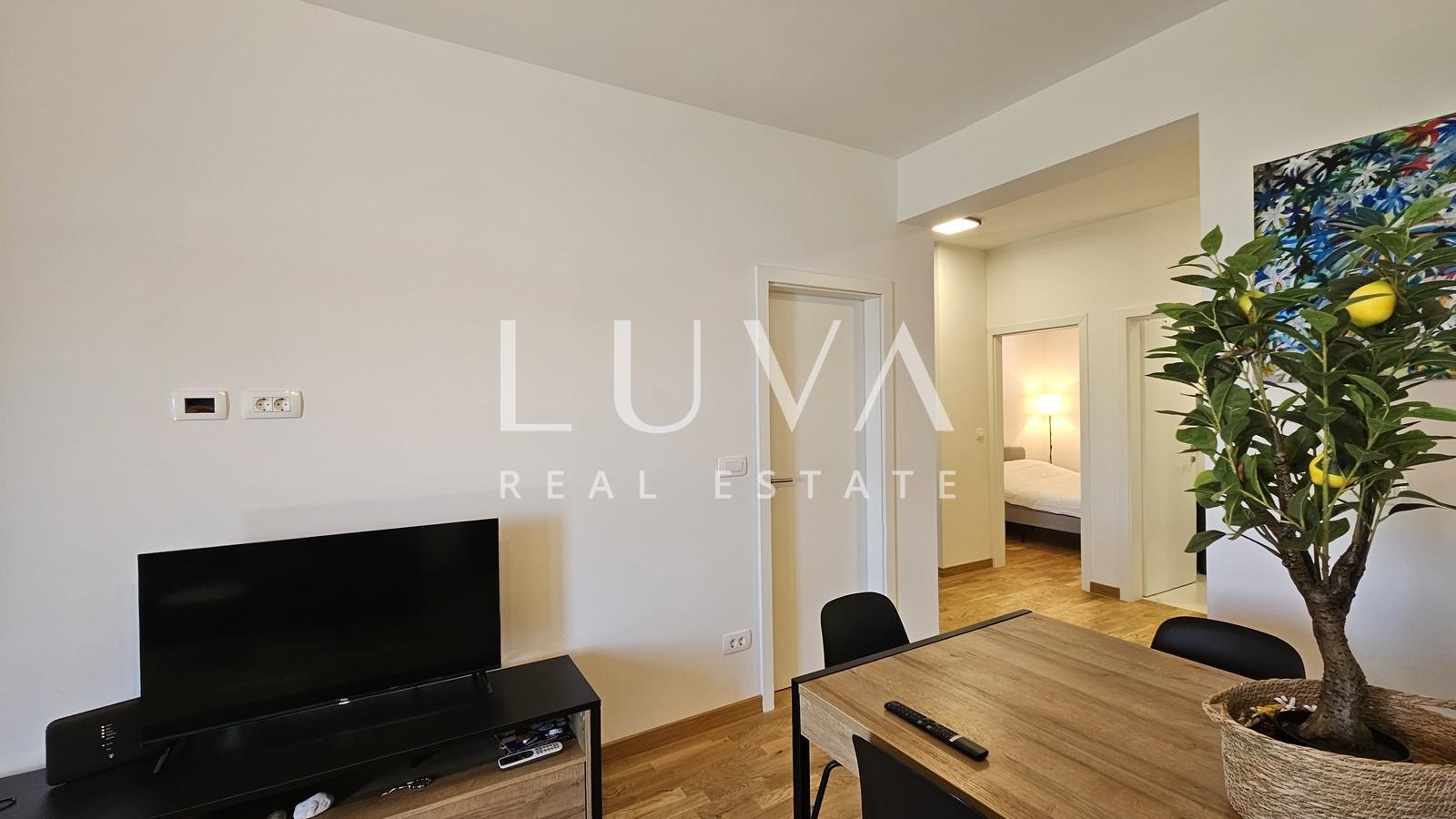 Omiš, Nemira, 3 seaside apartments + parking for sale