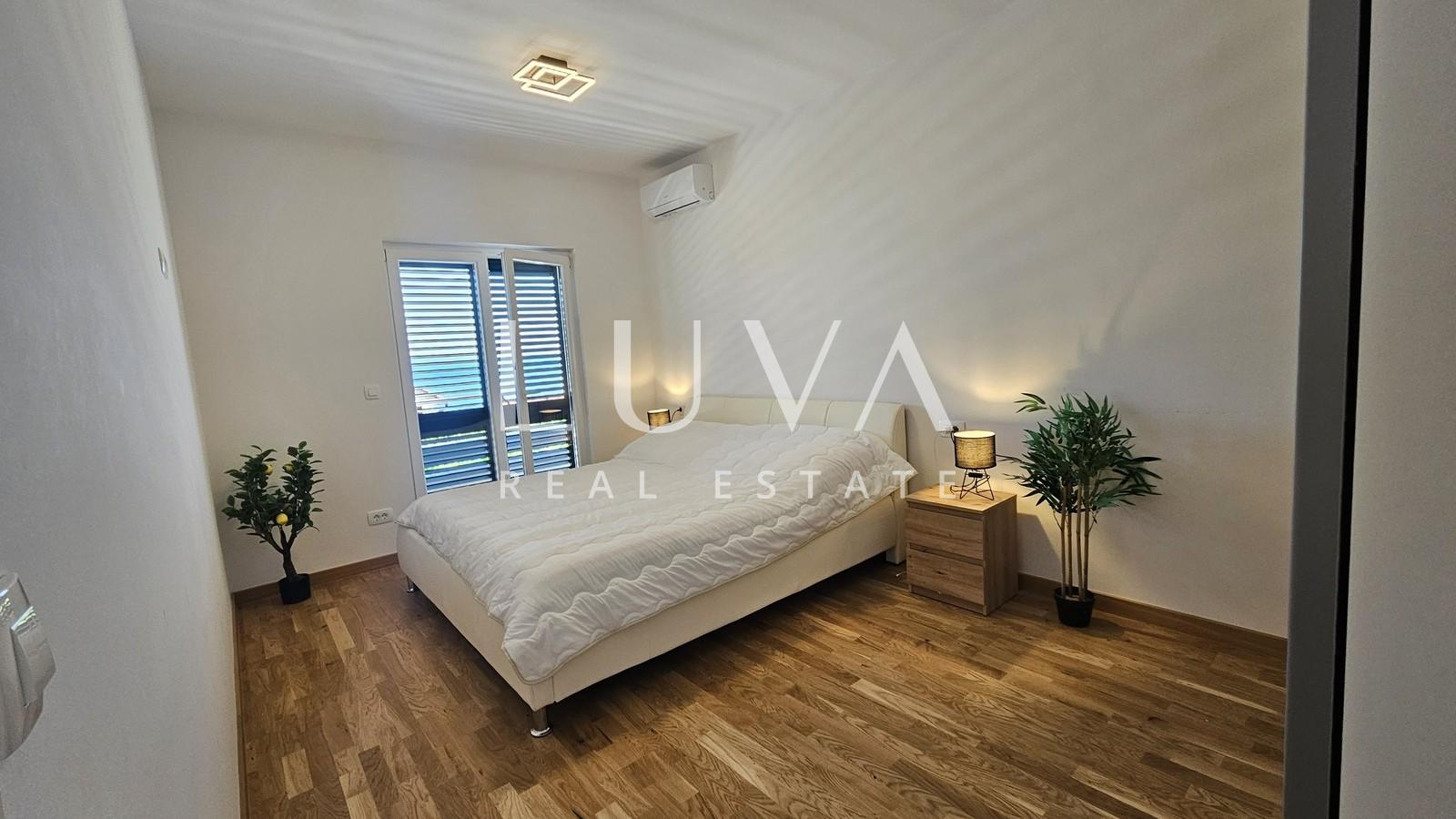 Omiš, Nemira, 3 seaside apartments + parking for sale