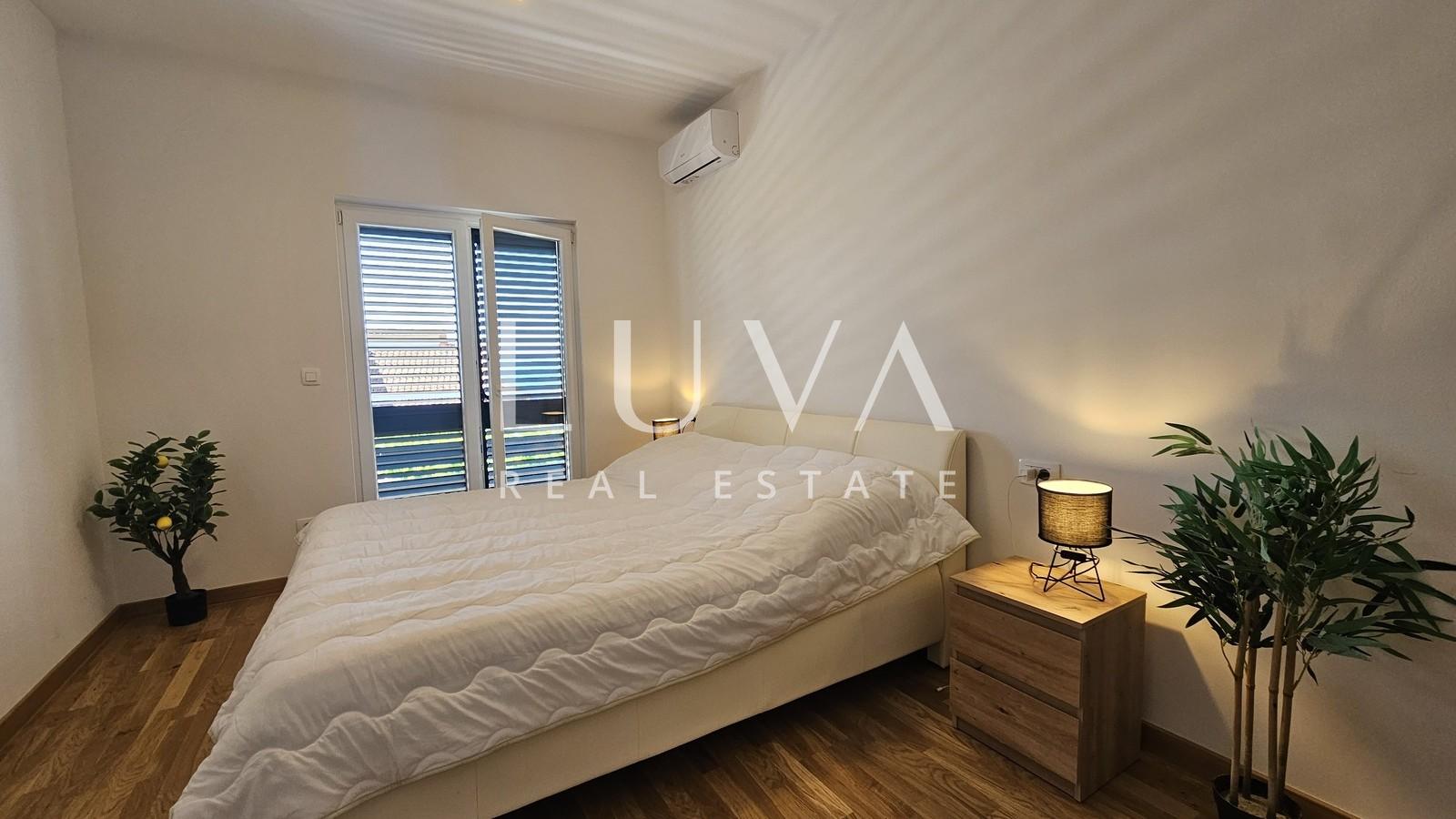 Omiš, Nemira, 3 seaside apartments + parking for sale