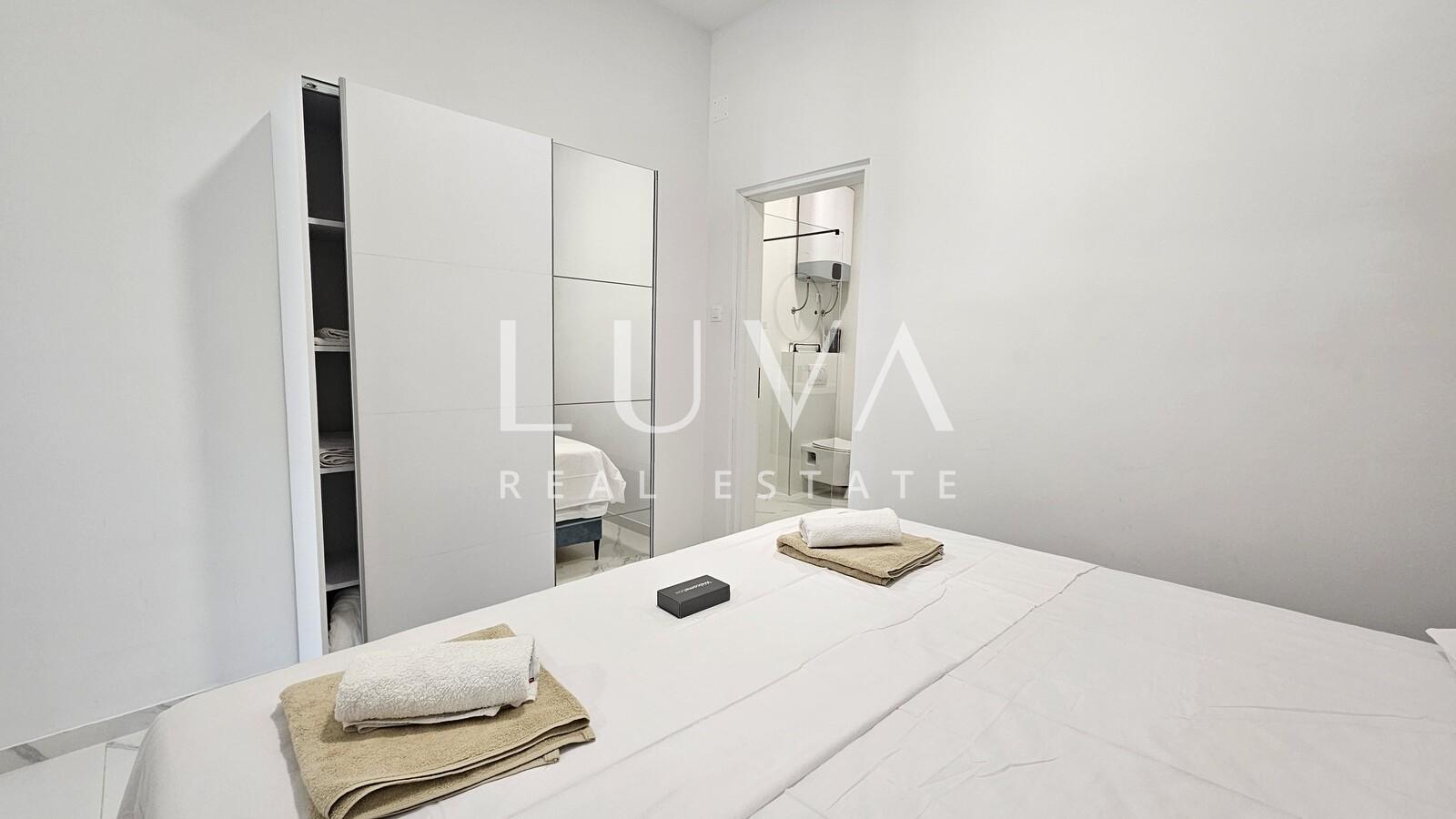Omiš, Nemira, 3 seaside apartments + parking for sale