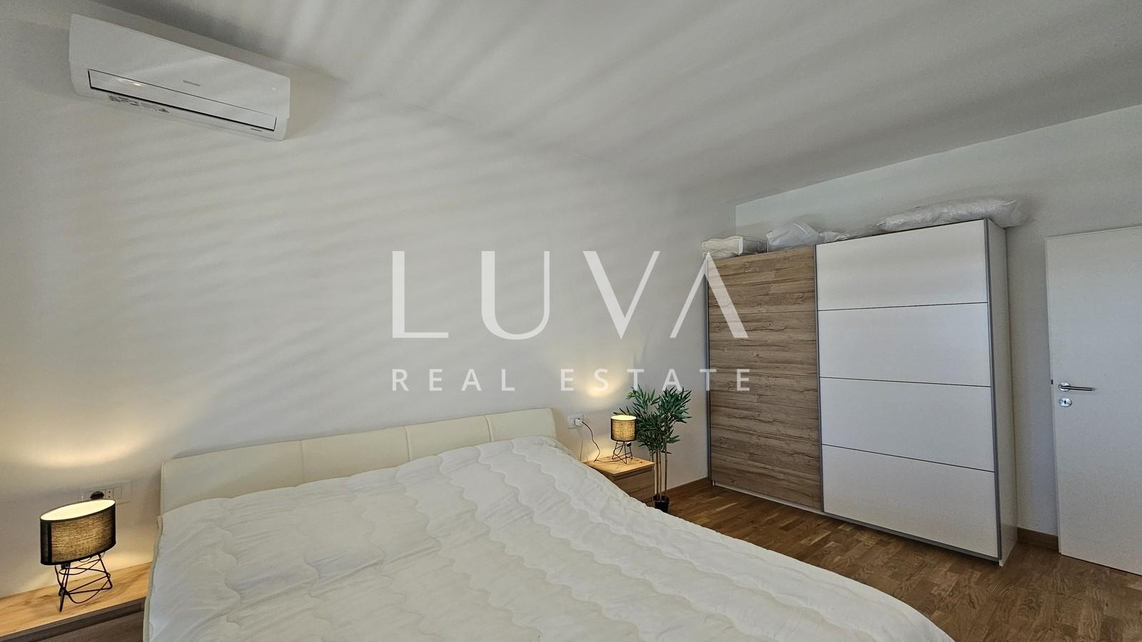 Omiš, Nemira, 3 seaside apartments + parking for sale