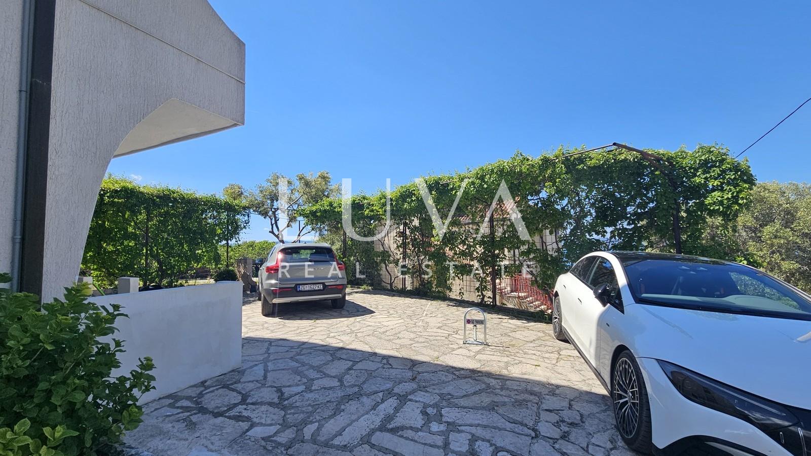 Omiš, Nemira, 3 seaside apartments + parking for sale