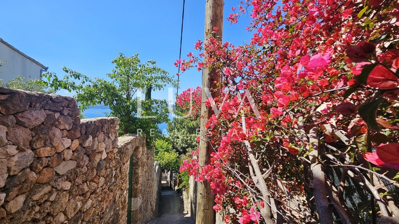 Omiš, Nemira, 3 seaside apartments + parking for sale