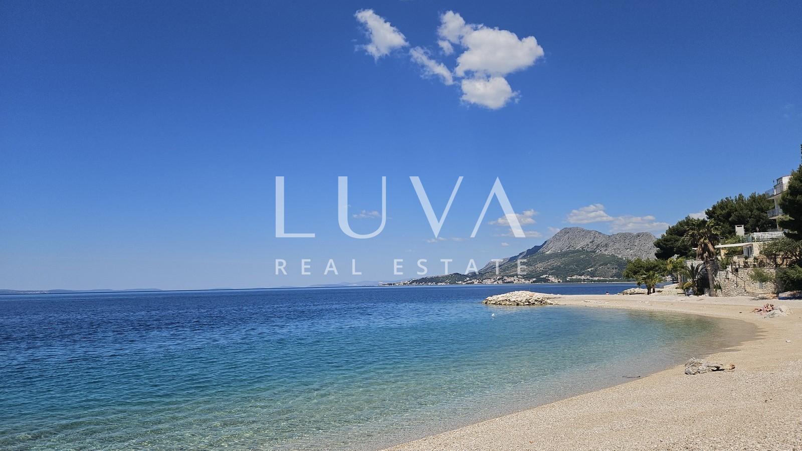 Omiš, Nemira, 3 seaside apartments + parking for sale