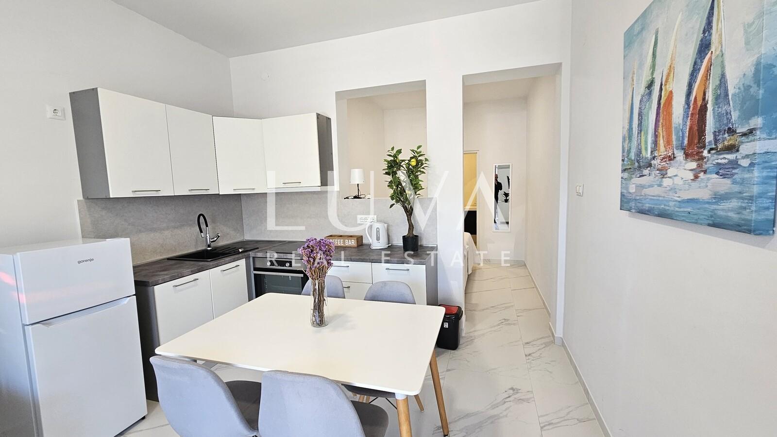 Omiš, Nemira, 3 seaside apartments + parking for sale