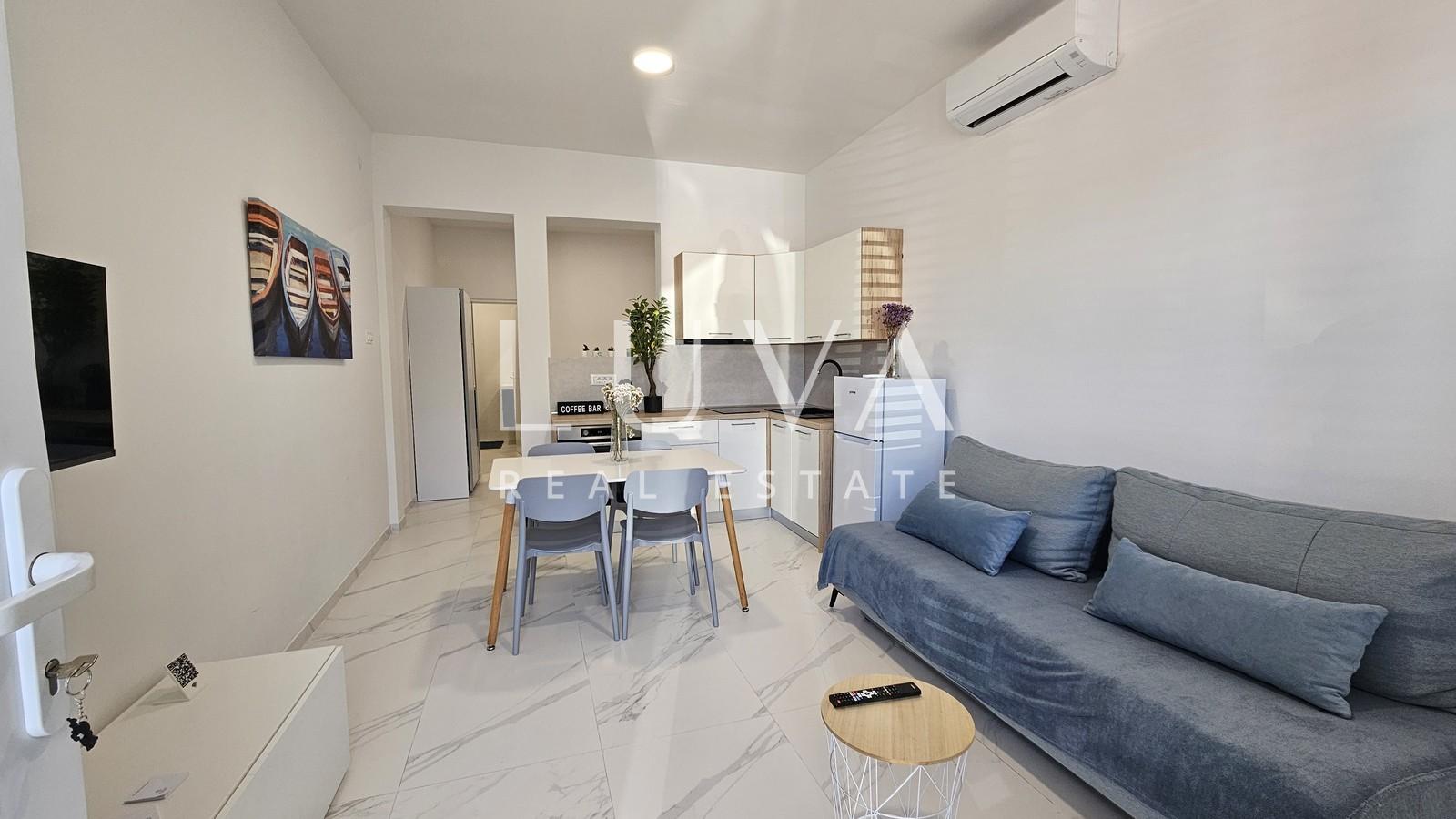 Omiš, Nemira, 3 seaside apartments + parking for sale