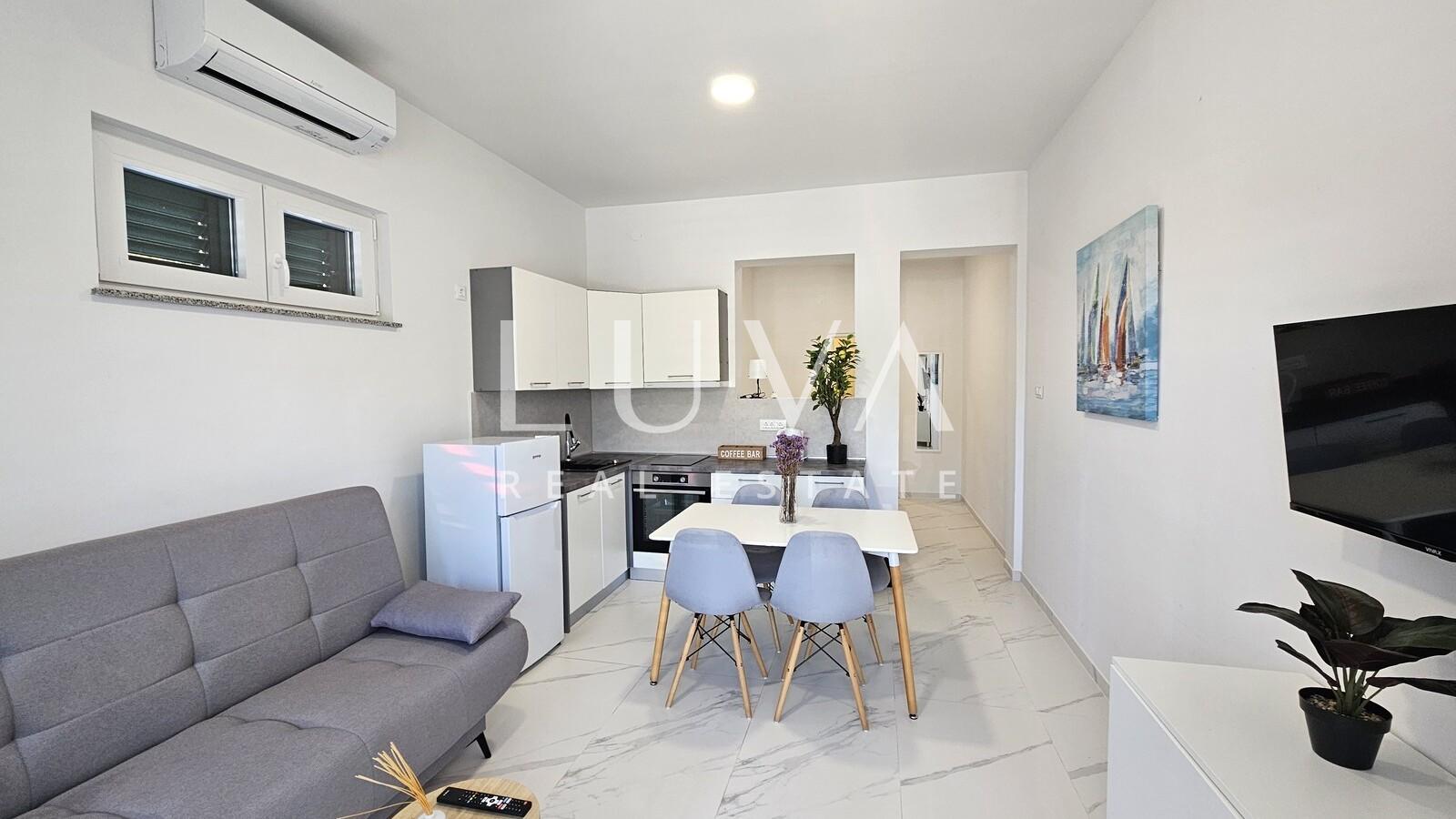 Omiš, Nemira, 3 seaside apartments + parking for sale
