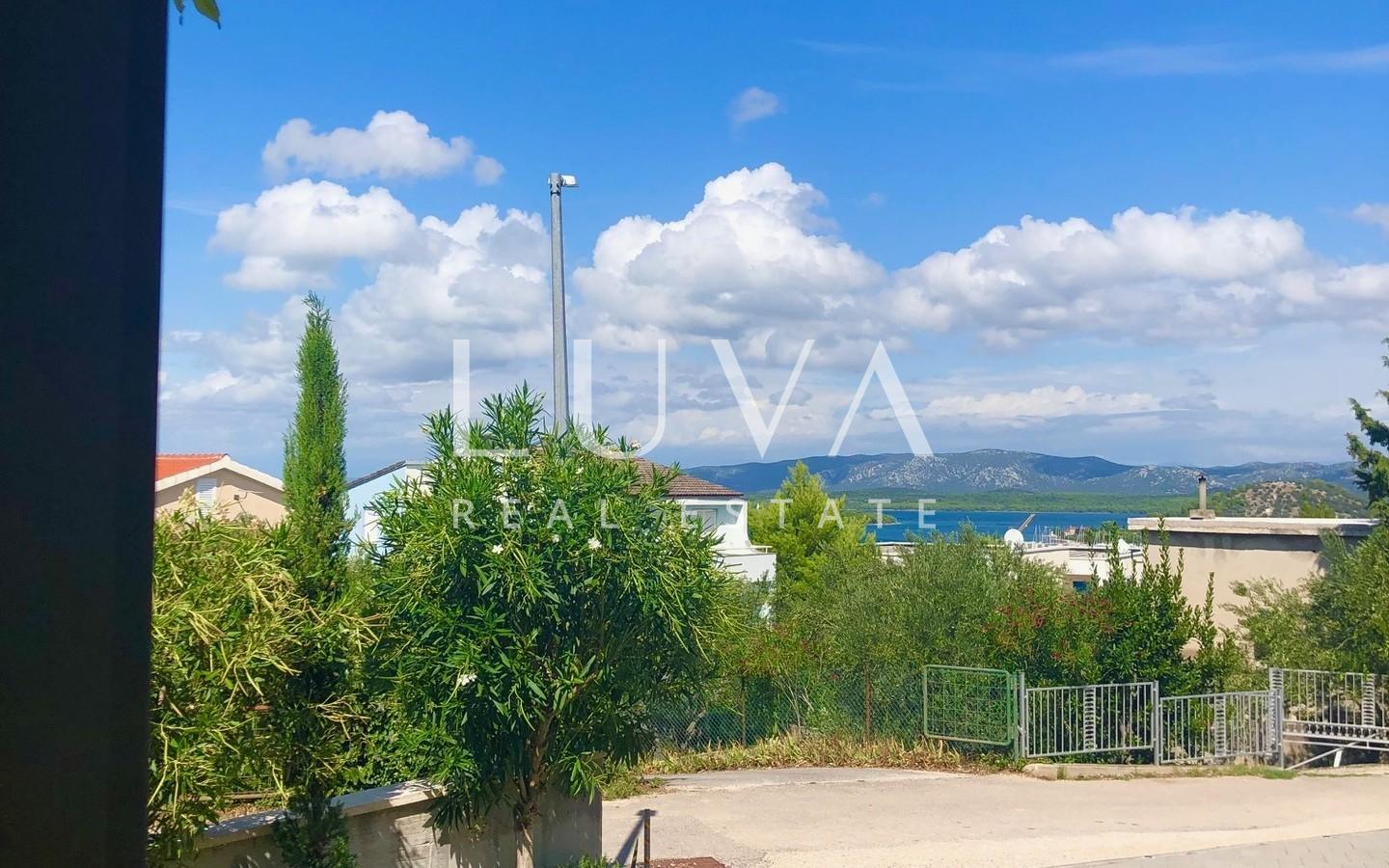 Murter, Betina, luksuzna kuća 148m2 s bazenom na prodaju