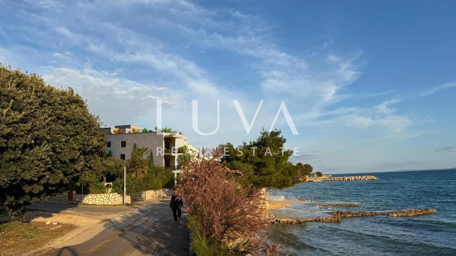 Pag, Mandre, luksuzni penthouse prvi red do mora, NKP 131,72 m2, stan S7