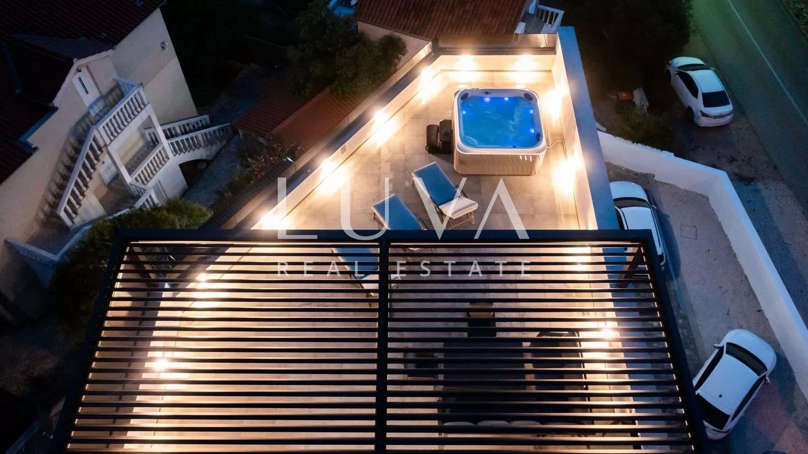 Zadar, Petrčane, luxury penthouse with roof terrace, 161.6 m²