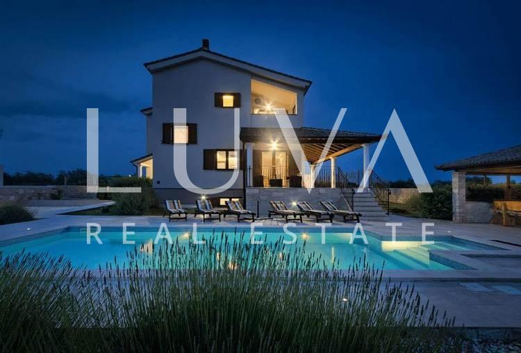 Istra, Štokovci, kuća s bazenom i minigolf igralištem, 290 m2