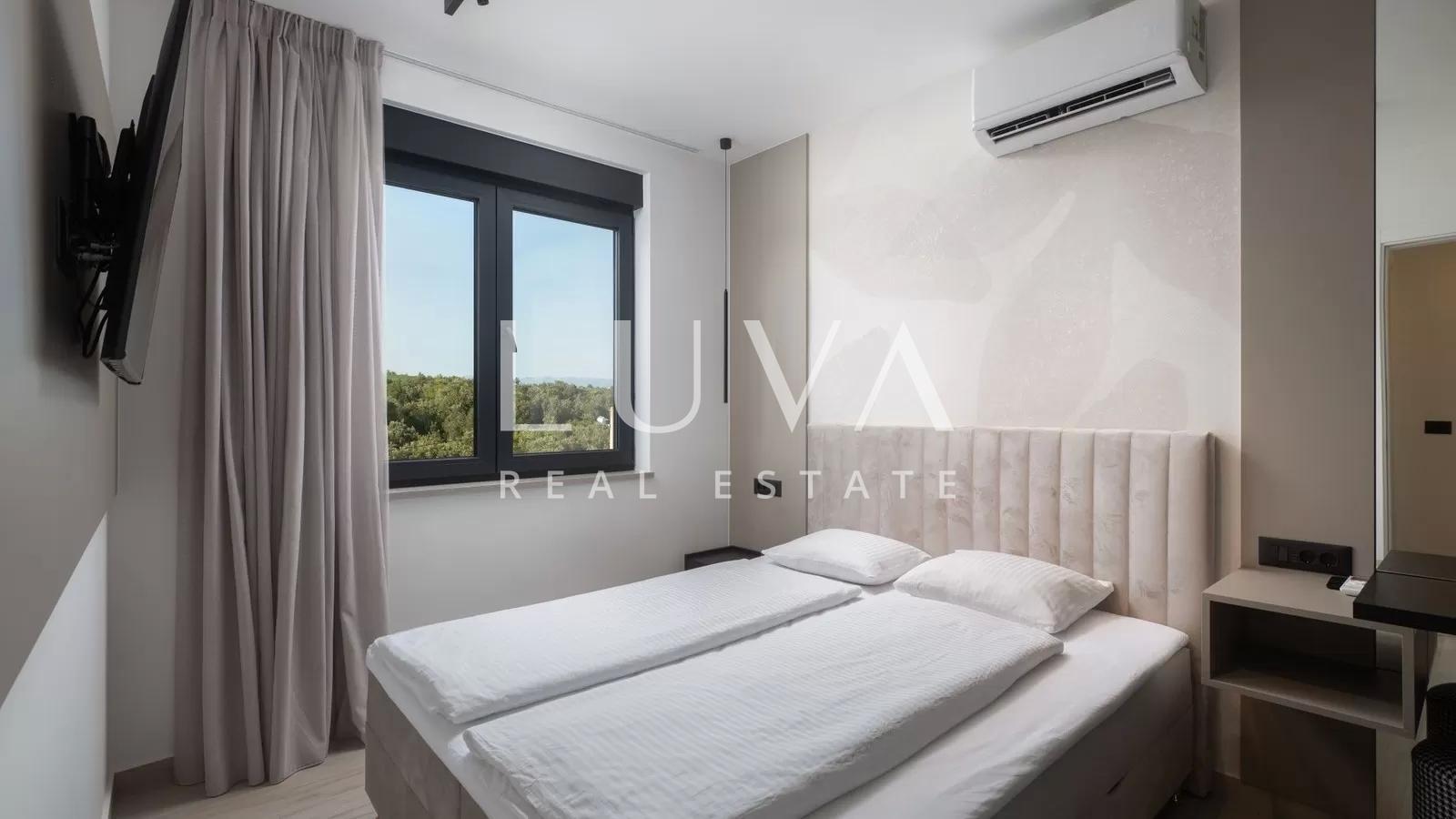 Zadar, Petrčane, luxury penthouse with roof terrace, 161.6 m²
