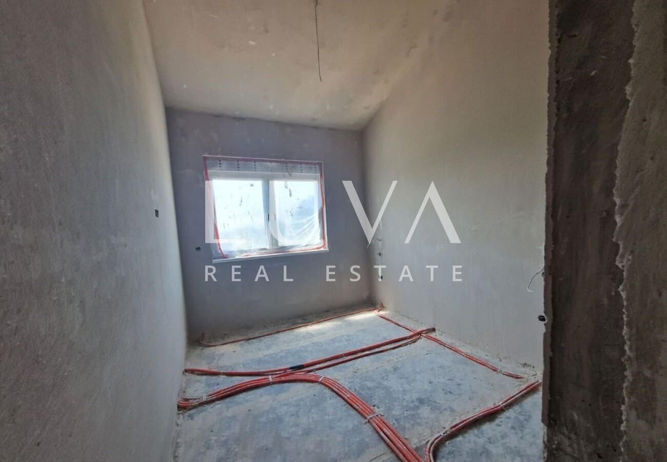 Istria, Kaštelir, modern ground floor house of 95 m² with courtyard for sale
