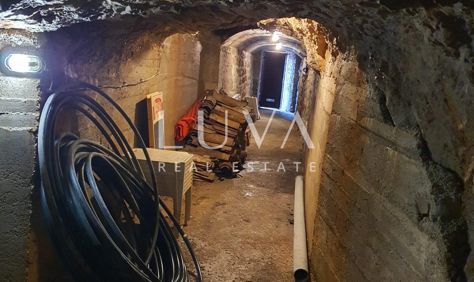 Senj, center, commercial space/night club, 1007 m² for sale