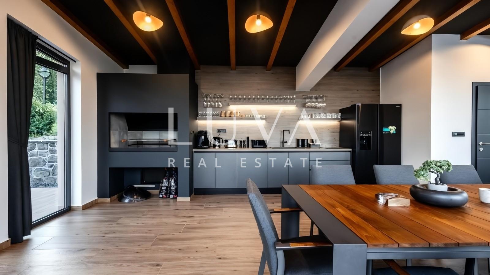 Sveti Ivan Zelina, unique house with a pool and a view for sale