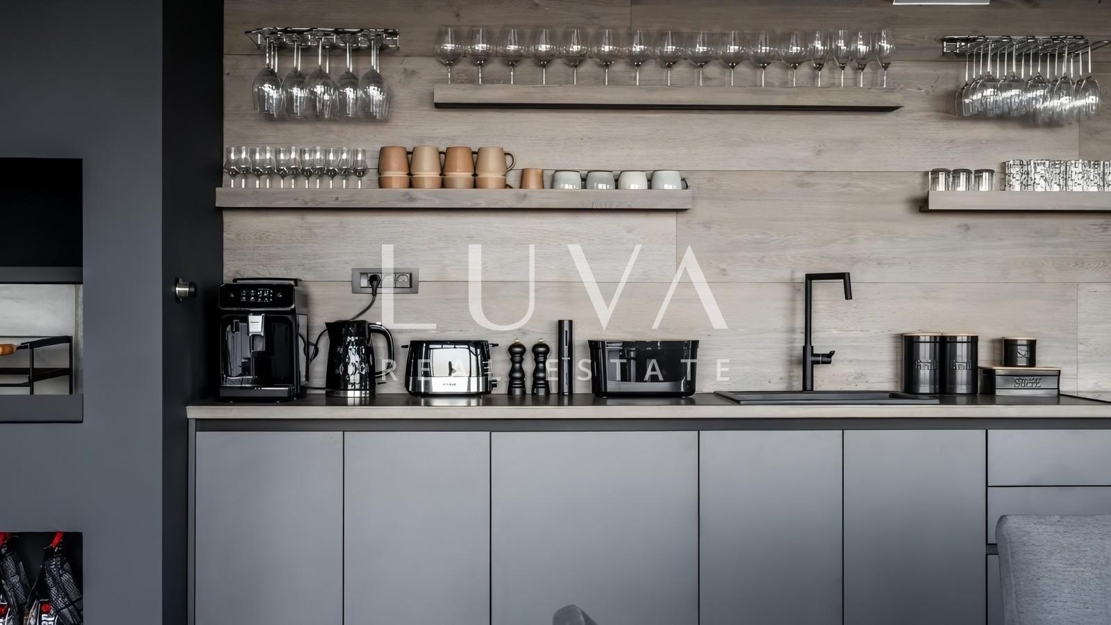 Sveti Ivan Zelina, unique house with a pool and a view for sale