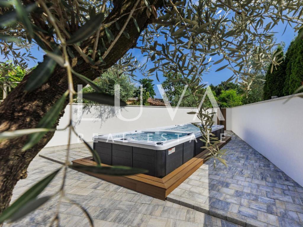 Istria, Poreč, renovated stone house with jacuzzi, 105 m²
