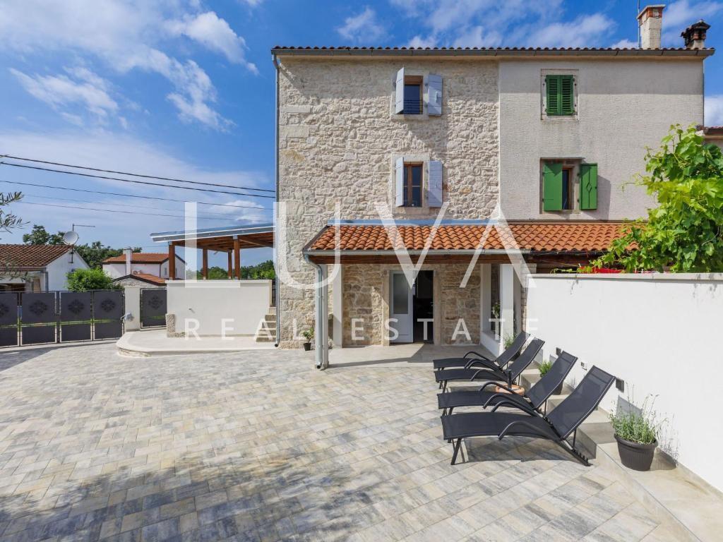 Istria, Poreč, renovated stone house with jacuzzi, 105 m²