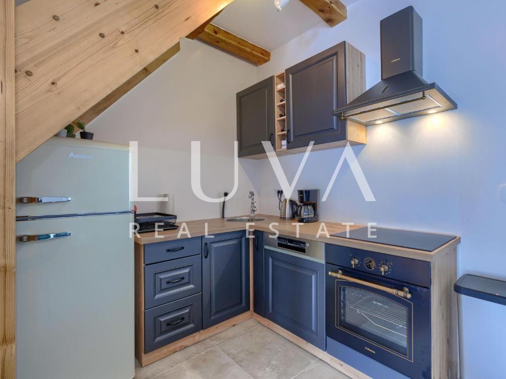 Istria, Poreč, renovated stone house with jacuzzi, 105 m²