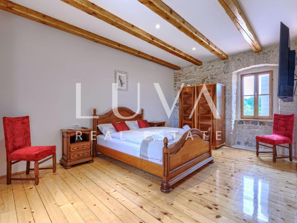 Istria, Poreč, renovated stone house with jacuzzi, 105 m²
