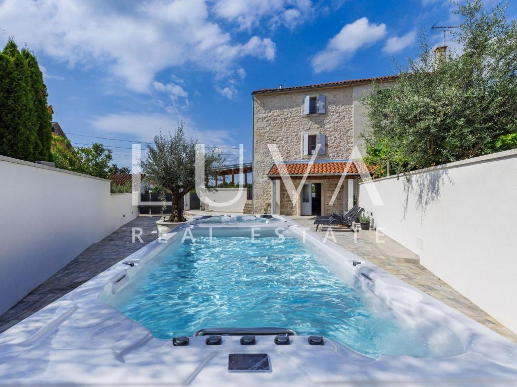 Istria, Poreč, renovated stone house with jacuzzi, 105 m²