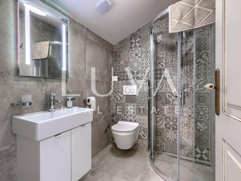 Istria, Poreč, renovated stone house with jacuzzi, 105 m²