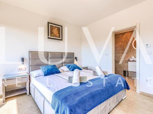 Istra, Poreč, moderna vila s bazenom i saunom, 217 m²