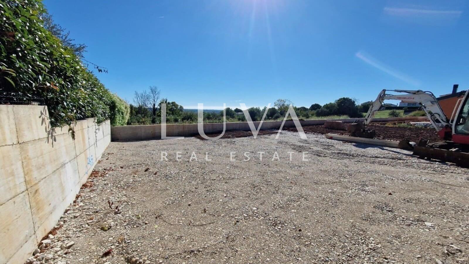 Istria, Kaštelir, modern ground floor house of 92 m² with swimming pool for sale