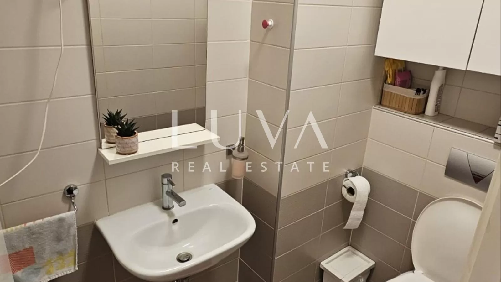 Trešnjevka, komfortable 3-Zimmer-Wohnung, 70 m2, zum Verkauf.