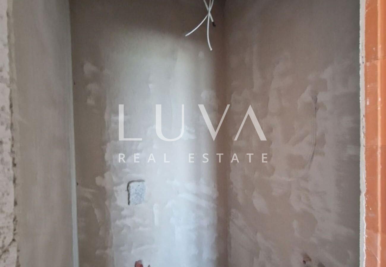 Istria, Kaštelir, modern ground floor house of 95 m² with courtyard for sale