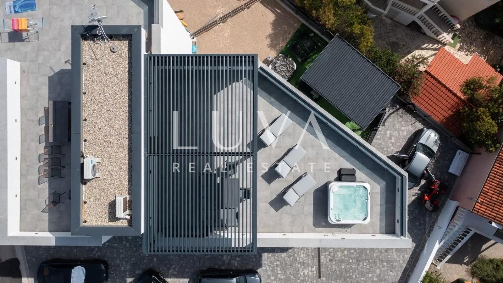 Zadar, Petrčane, luxury penthouse with roof terrace, 161.6 m²