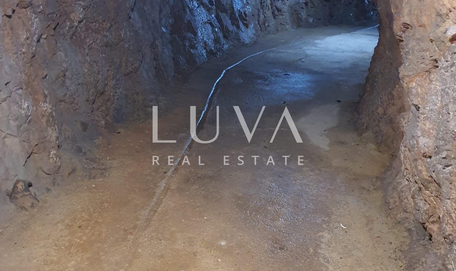 Senj, center, commercial space/night club, 1007 m² for sale