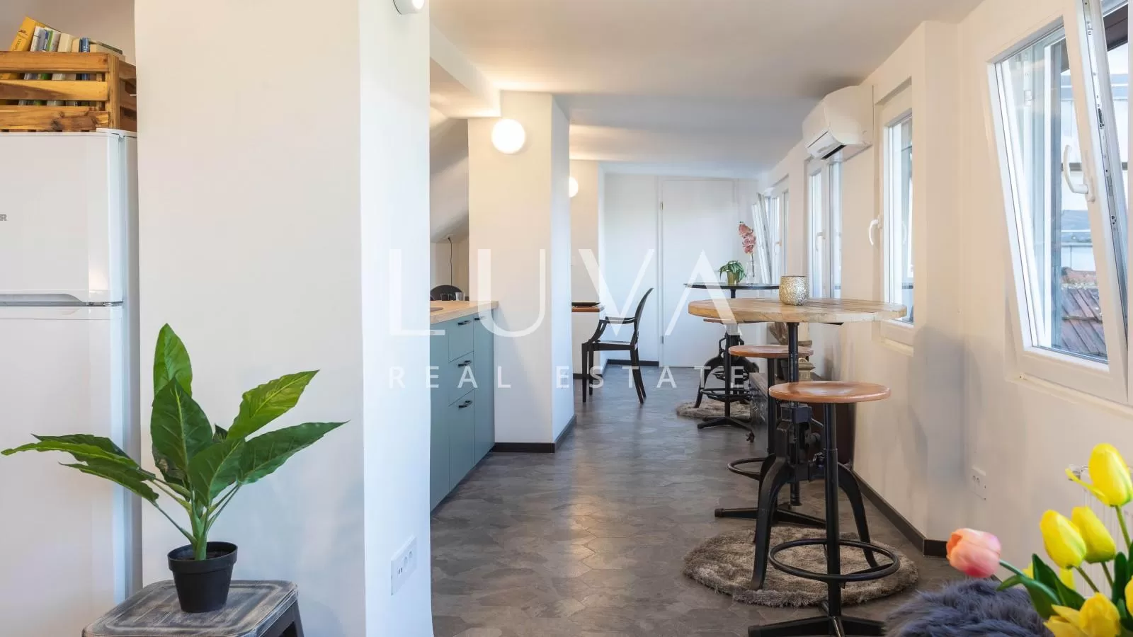 Zagreb – Kvaternik-Platz, Modernes Apartment, 200 m2 zur Miete