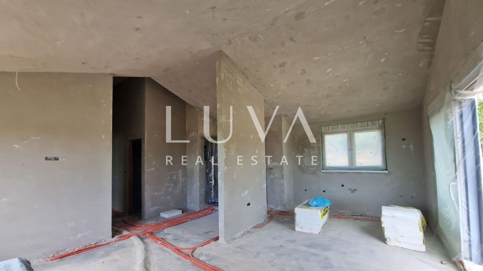 Istria, Kaštelir, modern ground floor house of 92 m² with swimming pool for sale