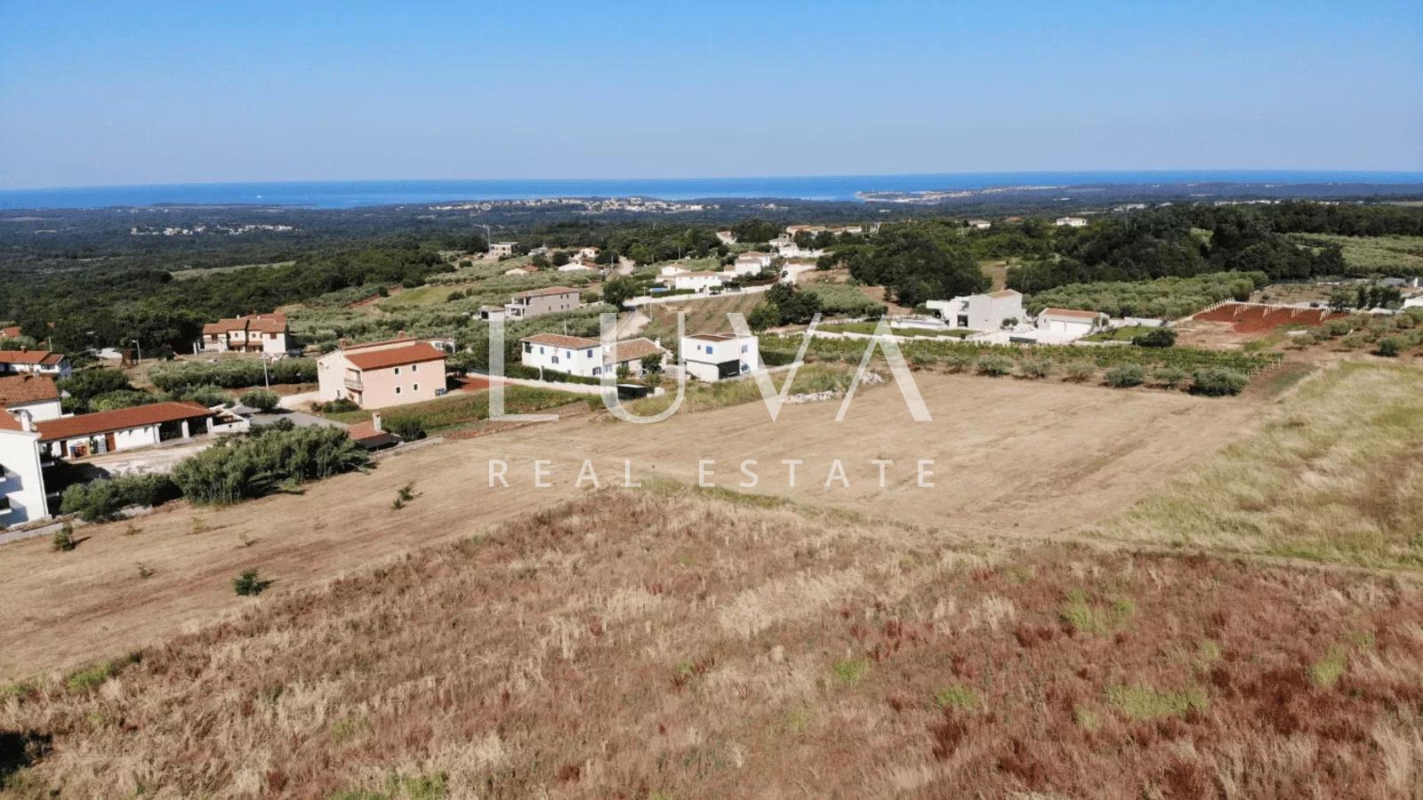 Kaštelir, Novigrad, Baugrundstück mit Baugenehmigung, 1.011 m²