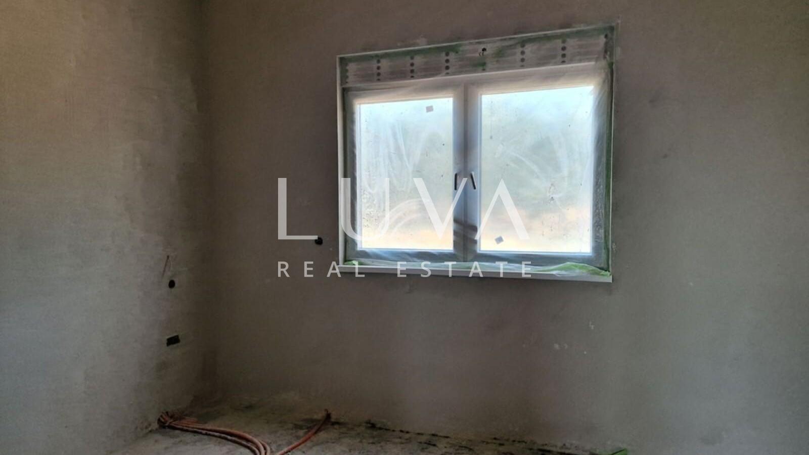 Istria, Kaštelir, modern ground floor house of 92 m² with swimming pool for sale