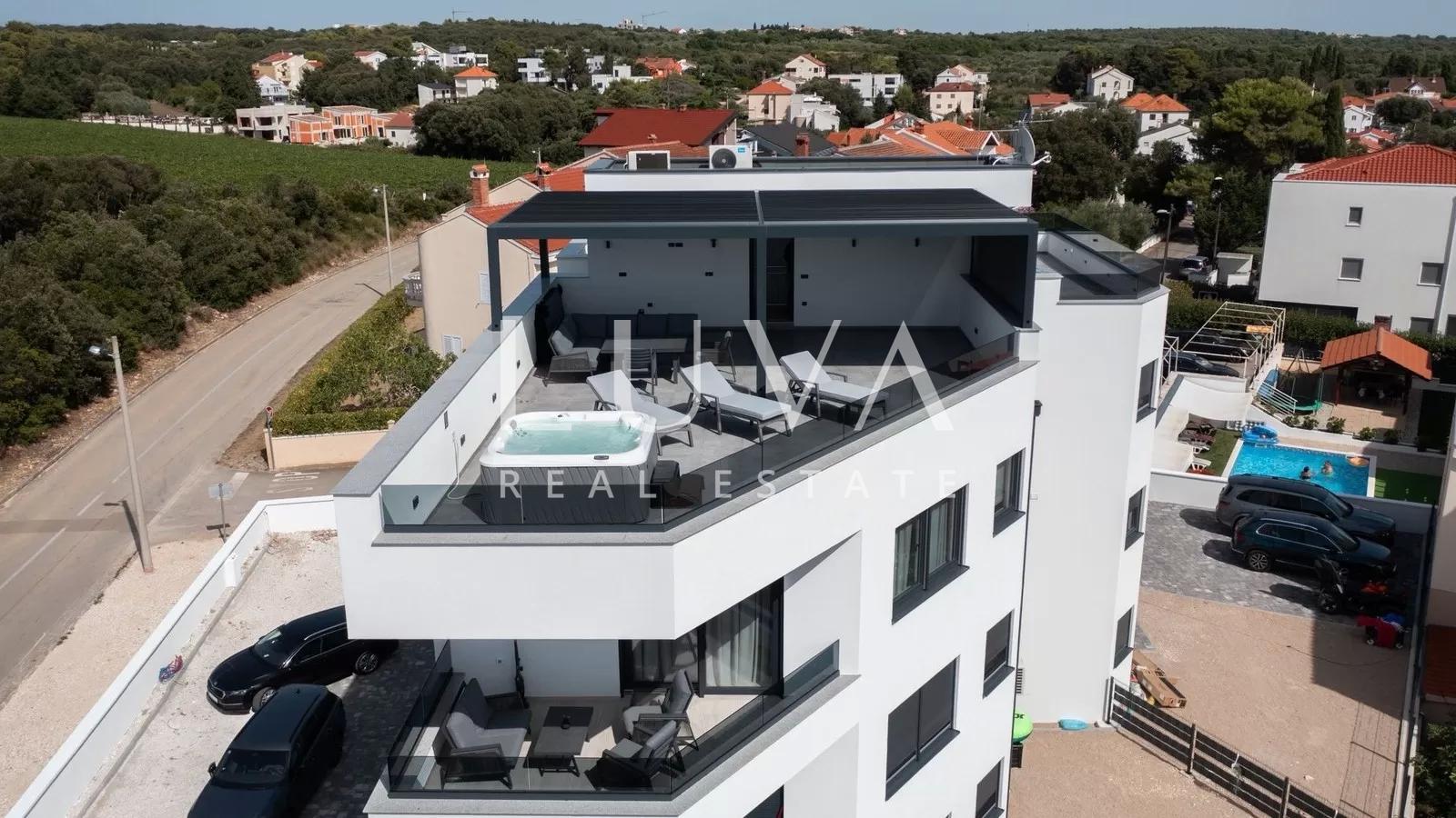 Zadar, Petrčane, luxury penthouse with roof terrace, 161.6 m²