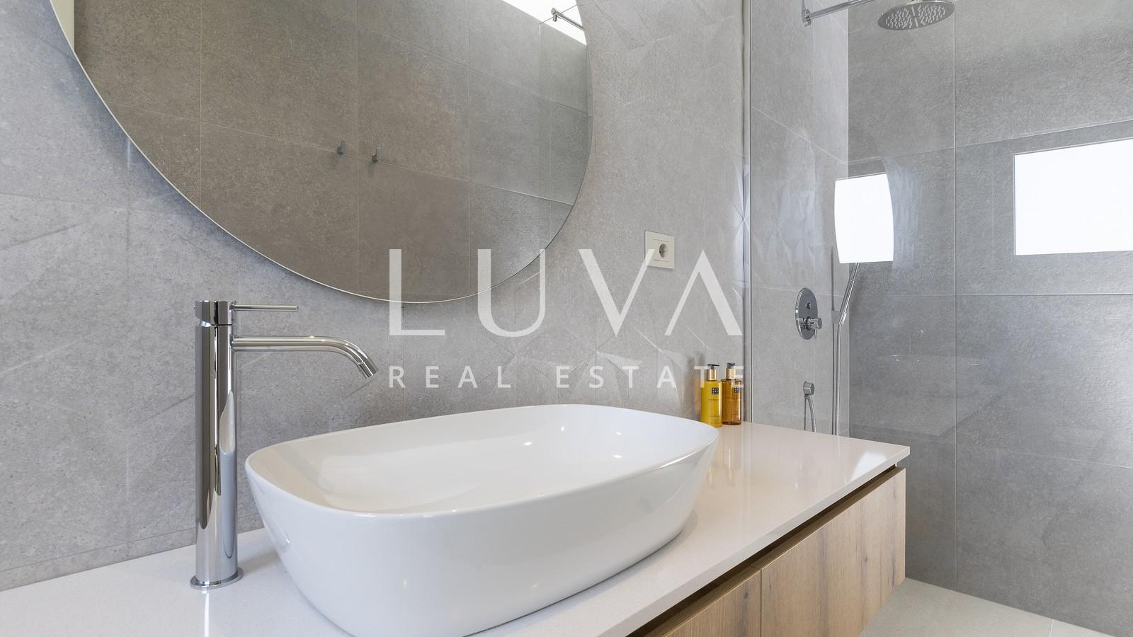 Split, luksuzna vila s pogledom na more, 220 m2 za dugoročni najam